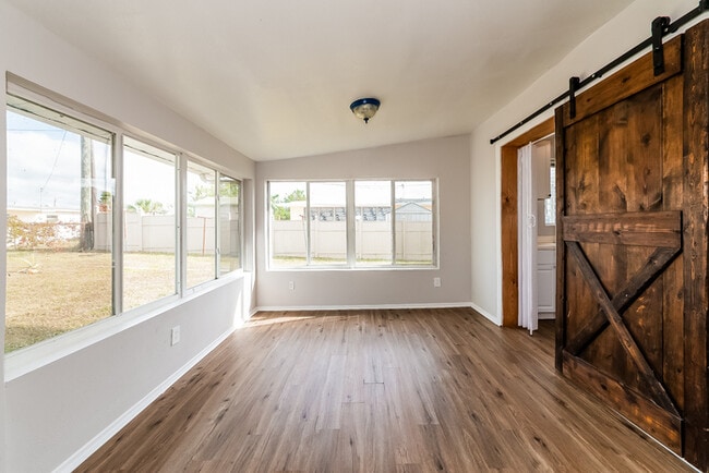 Photo - 8522 Dorothy Ave