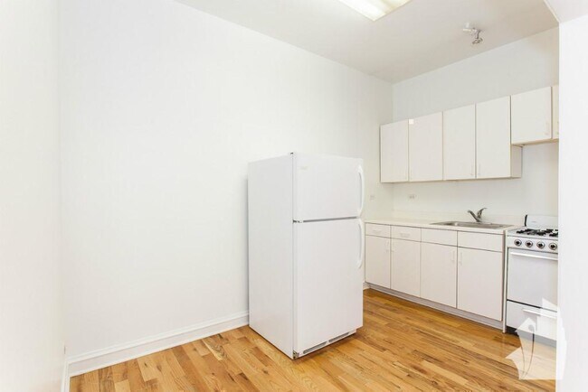 603 W Wellington Ave Unit 207