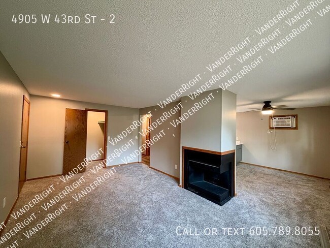 Building Photo - 4905 W 43rd St Unit 2