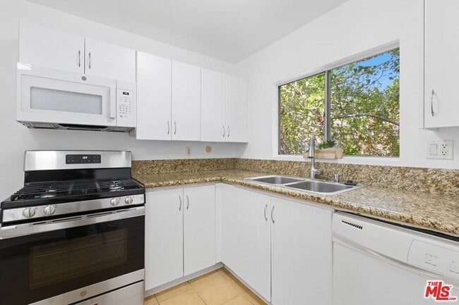 Photo - 18350 Hatteras St Unidad 253
