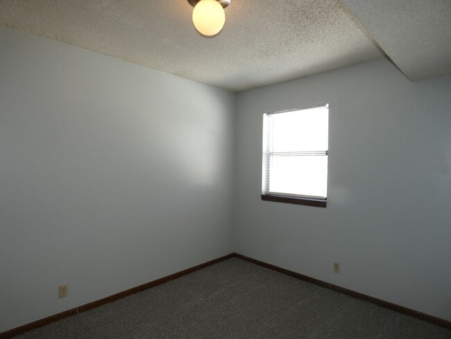 Photo - 905 W 11th St