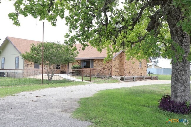 Building Photo - 707 Old Seguin Luling Rd Rental