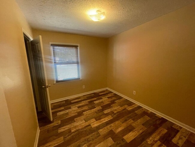 Photo - 917 Johnson St