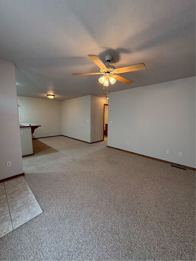 2913-2915 N Santa Fe