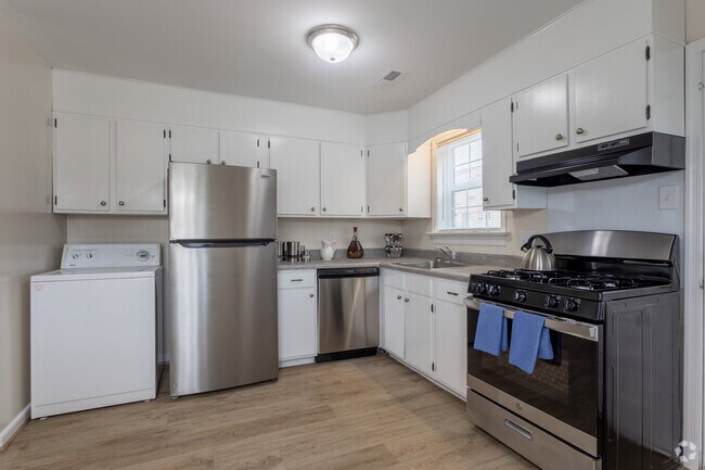 2BR, 1.5 BA 1,024sqft
