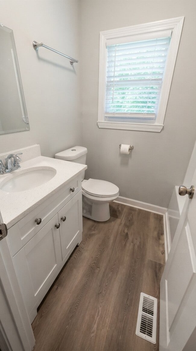 Photo - 300 Banberry Dr SE