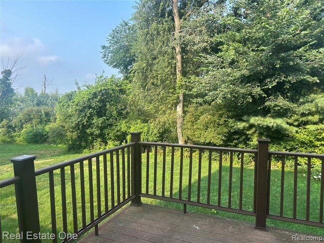 1417 Pond View Ct