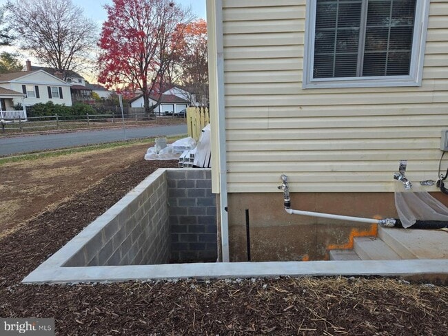 Photo - 901 Redbud Ln NE