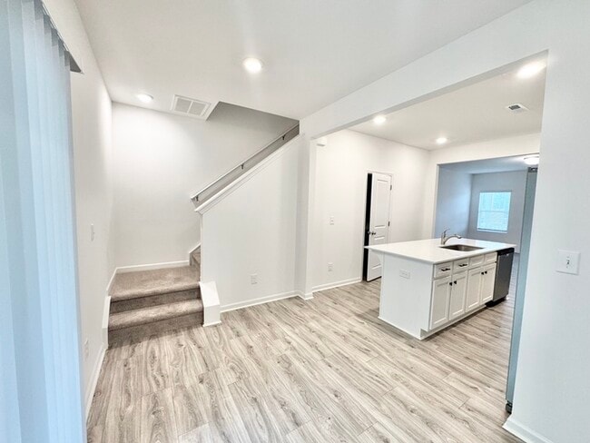 Photo - beautiful 2 br 2.5 ba townhome with covered front porch close to I-85