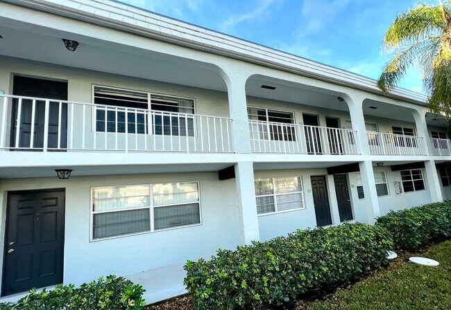 Building Photo - 690 Kingsbridge St Unit 13 Rental