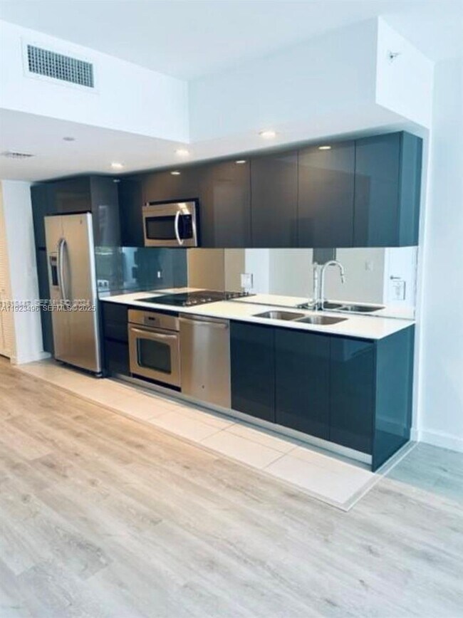 Photo - 31 SE 6th St Unit 1503