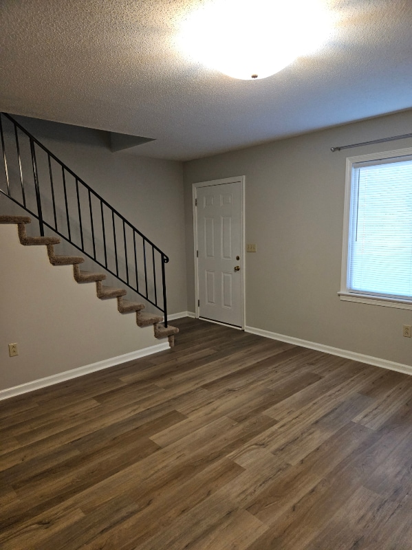 Photo - 491 Falls Ave