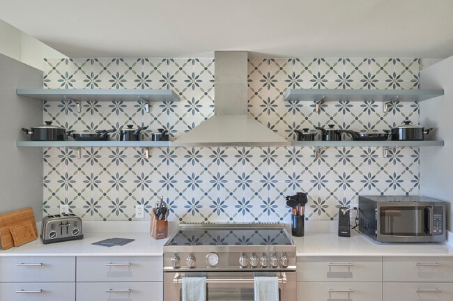 Lux Kitchen