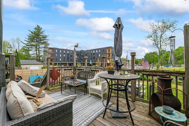 Spacious 2-Bedroom + Bonus Room in the Heart of Westbrook – $2,400/Month
