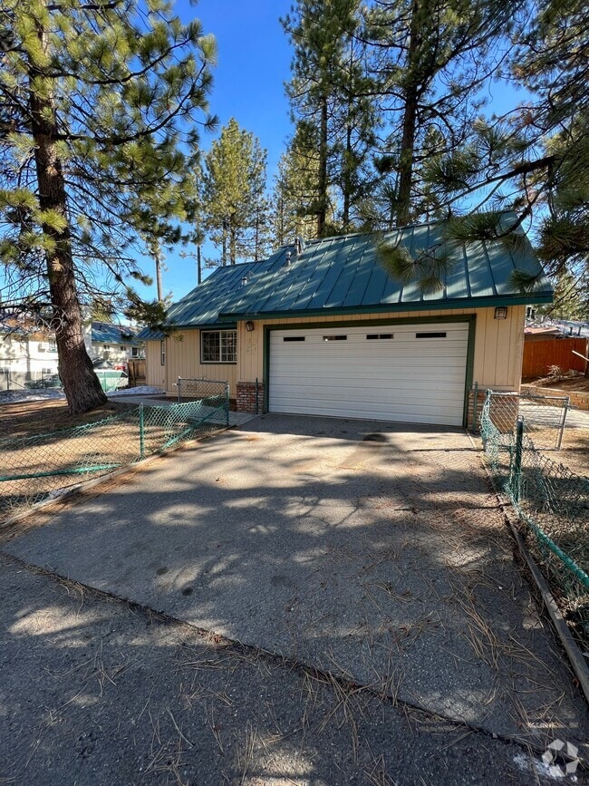 Building Photo - 3850 Pentagon Rd Rental