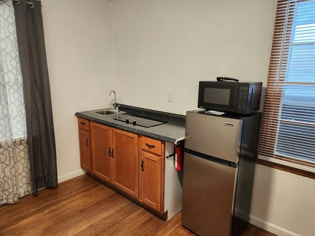 Photo - 389 Collins Rd Unit Studio A (NEW)