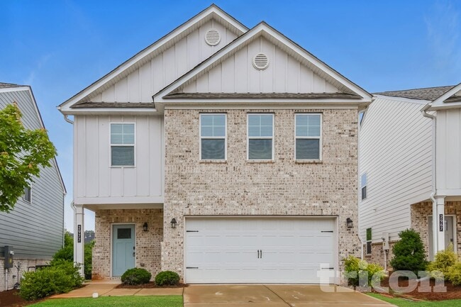 Building Photo - 2977 McKenzie Dr