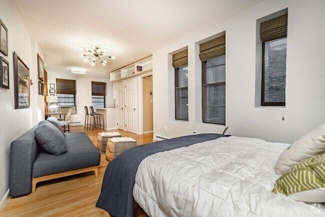 Building Photo - 8 Battery St Rental