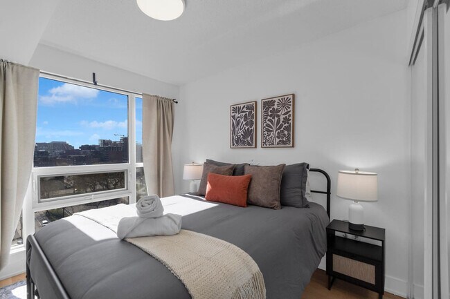 Photo - 20 Blue Jays Way Unité SI ID1403793P