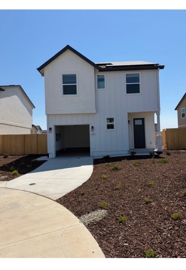 Building Photo - 18 Zapata Ct