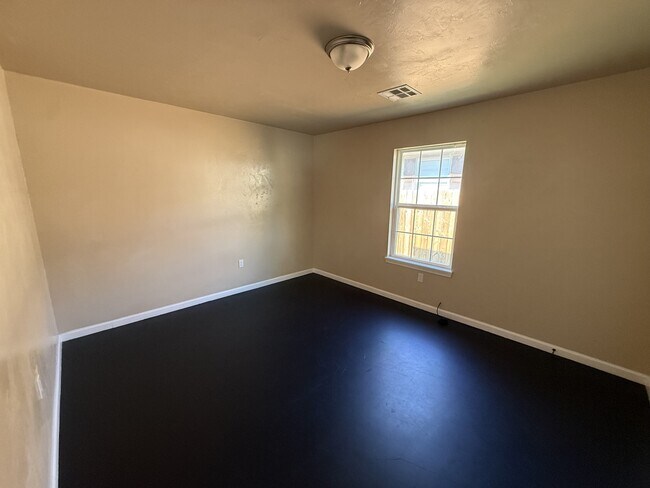 Photo - 500 W 8th St