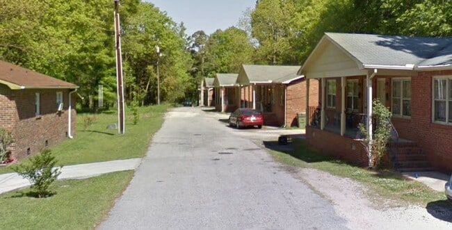 Building Photo - Russell's Chester Duplexes Unit 220 Sarah St