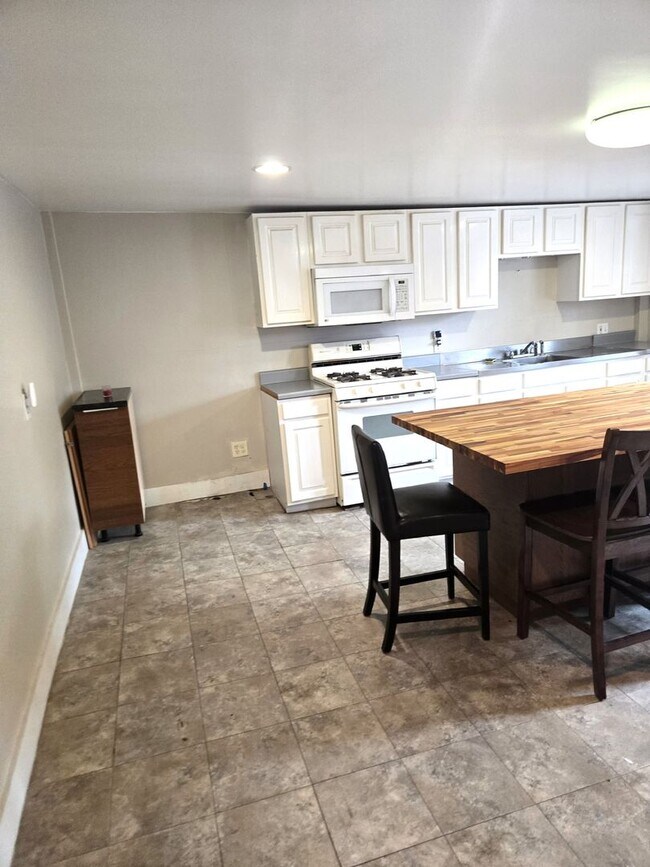 Photo - 363 Waterman Ave Unit 2