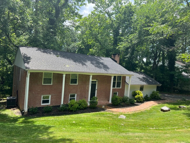 Building Photo - 8607 Pinecliff Dr Rental