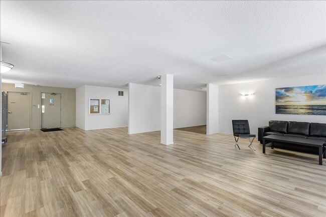 Photo - 955 Shorepoint Ct