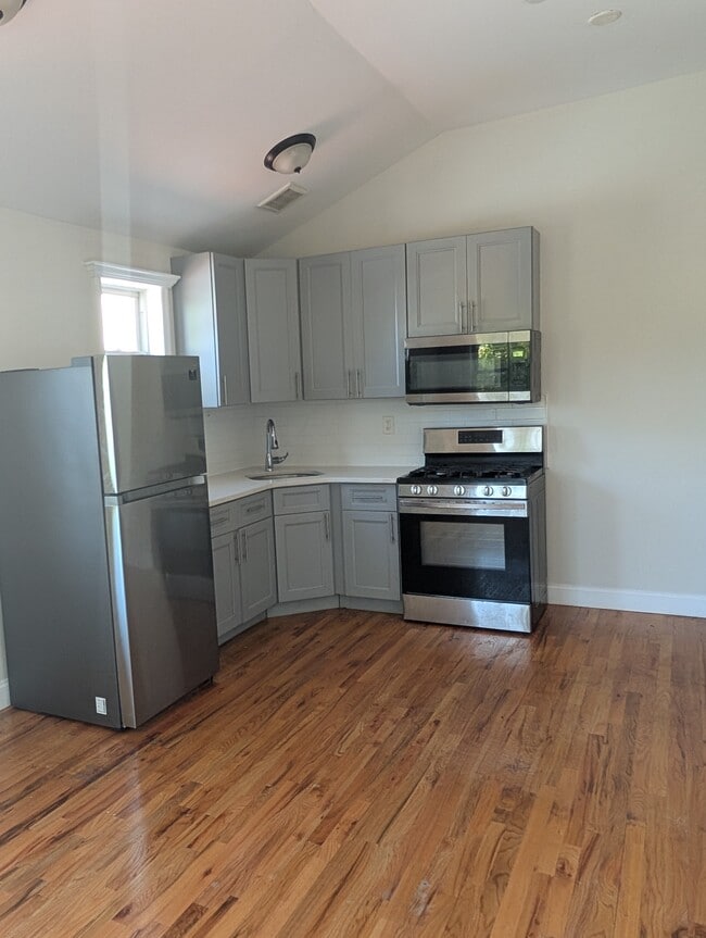 Building Photo - 851 E 227th St Unit #3 Rental