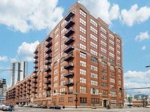 Building Photo - 360 W Illinois St Unit 205
