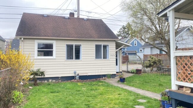 Photo - Neo-Tacoma Unit 3116 1/2