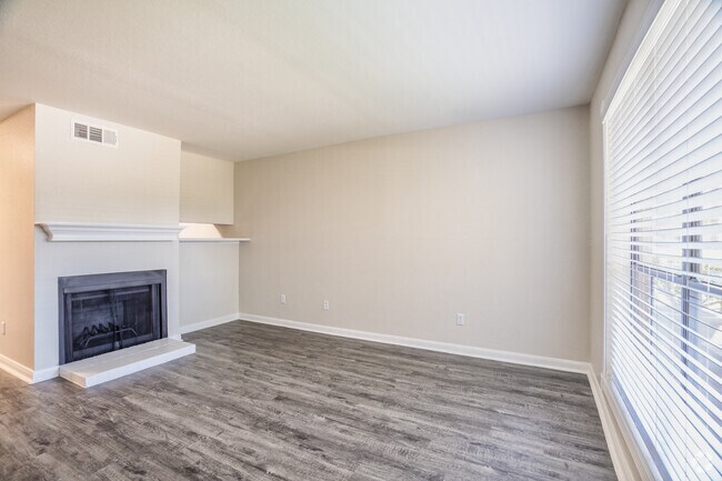 1BR, 1BA - 768SF