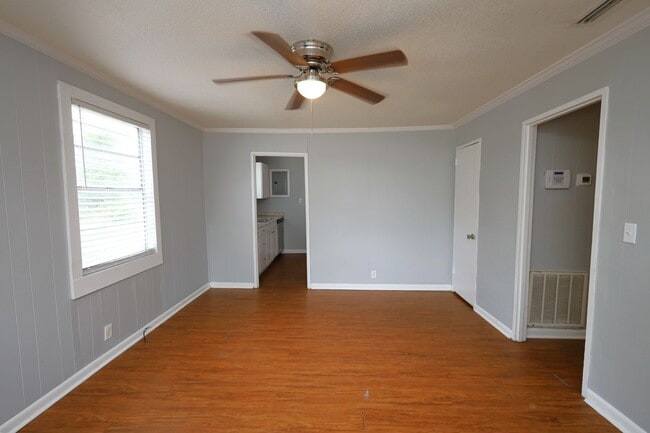 Photo - 808 Lilly St