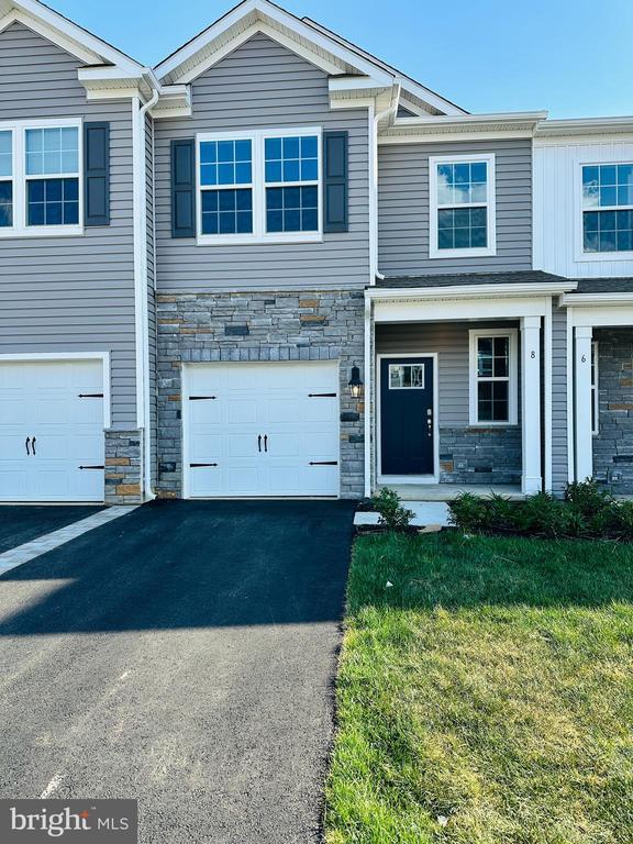 Photo - 8 ELEANOR Ln Townhome