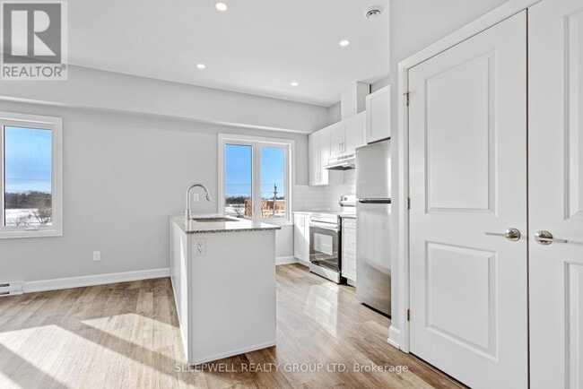 Photo - 979 N Russell Rd Unité 305