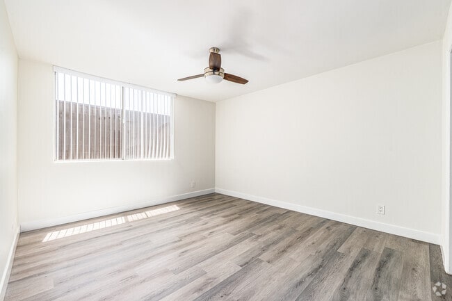 2BR, 2BA - 1030SF - Primary Bedroom
