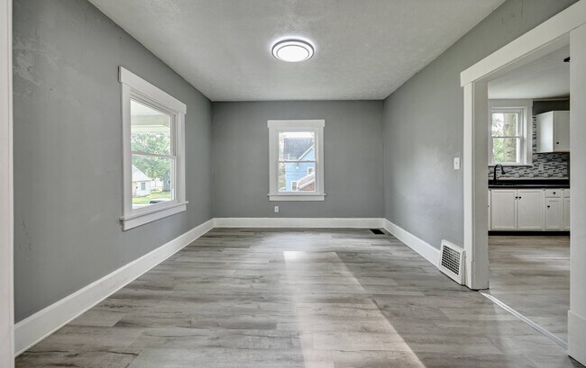 Photo - 1508 18th St NE