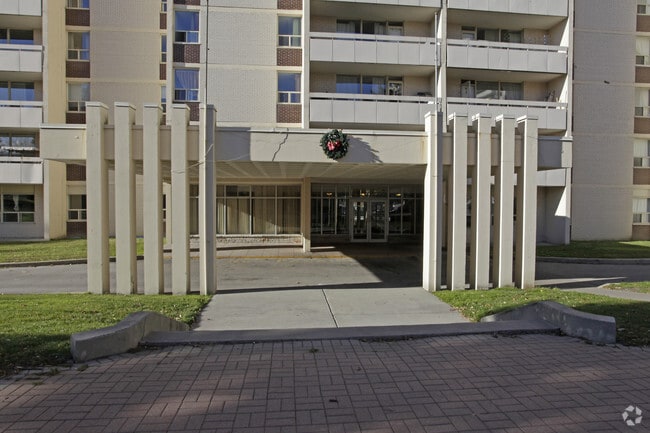 Photo - 2233 - 2235 Hurontario Street