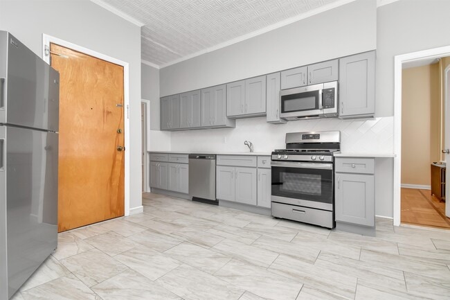 Building Photo - 2307 New York Ave Unit 2