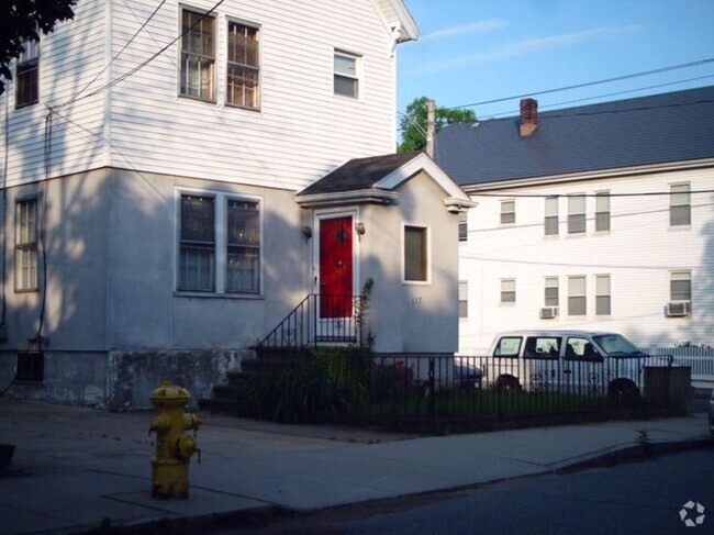 Building Photo - 117 Auburn St Unit 1 Rental