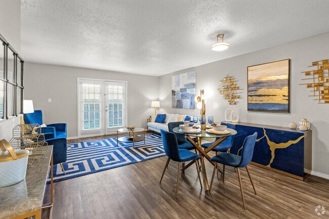 2BR, 1BA - 903 SF - Living Room