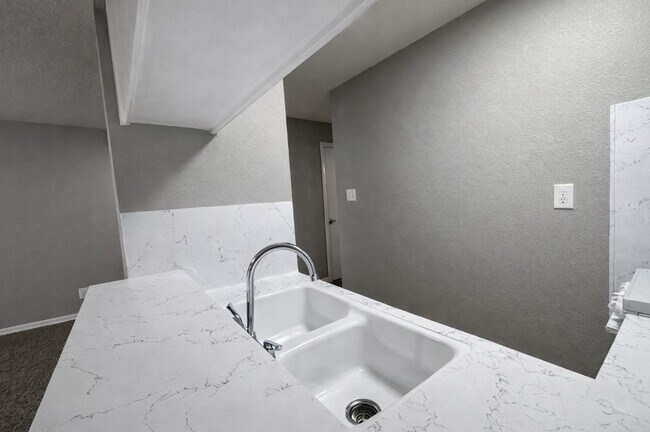 Photo - 414 Marshall St Unit 21