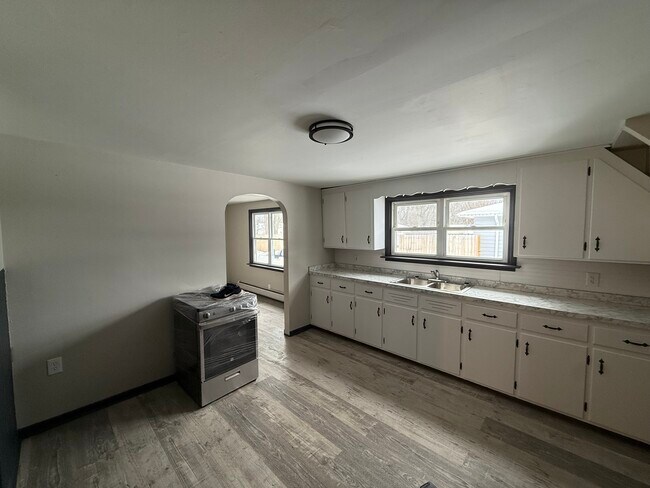 Kitchen - 139 Rossler Ave Unit Lower rear