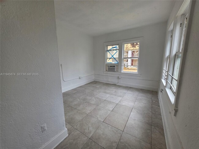 Photo - 1005 SW 19th Ave Unit Apt 6