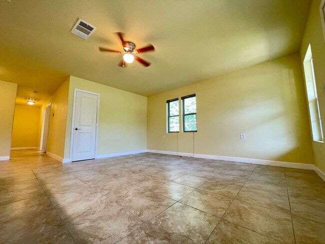 Photo - 3 bedroom Duplex by the Lake