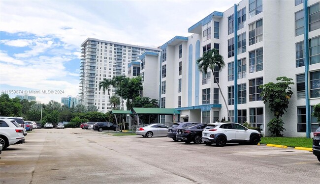 Photo - 17570 Atlantic Blvd Condominio Unidad 405