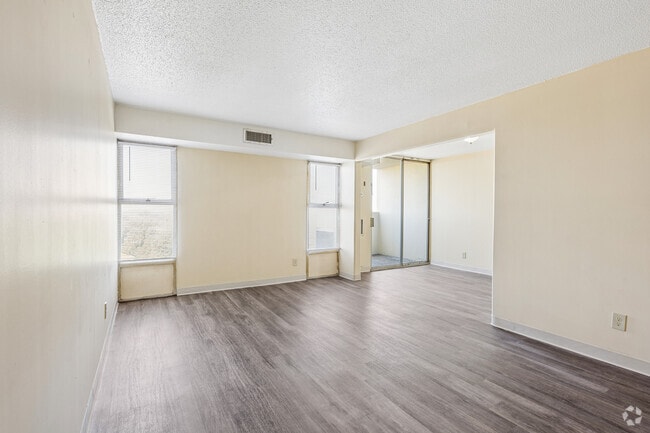 1BR, 1BA - 650SF - Living Room - Courtview Towers