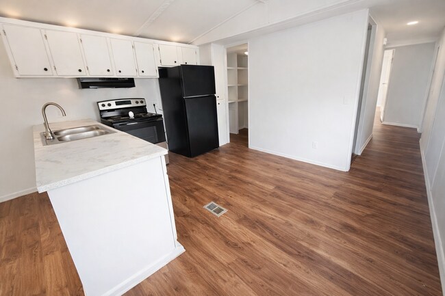 Photo - 412 McElhaney Rd