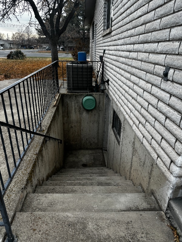 Photo - 310 400 N